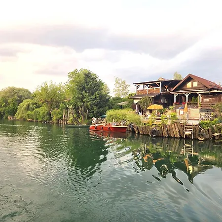 River Ljubljanica * ليوبليانا