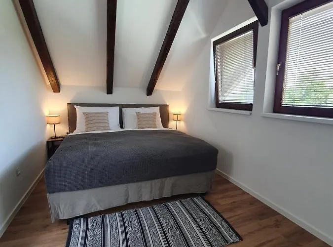 River Ljubljanica Nyaraló *